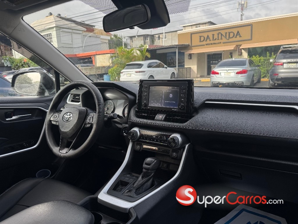 2021 Toyota RAV4 XLE Premium — foto 8 / 12