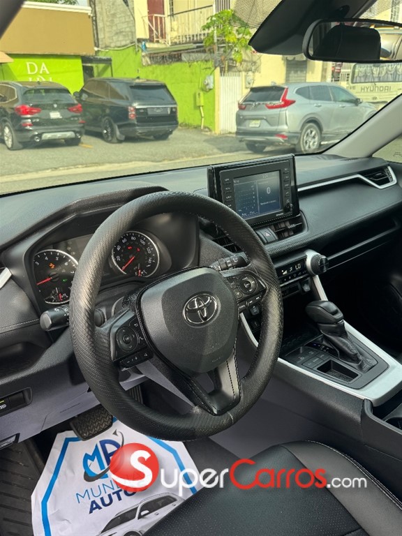 2021 Toyota RAV4 XLE Premium — foto 9 / 12
