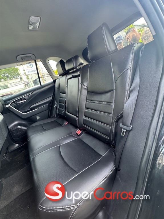 2021 Toyota RAV4 XLE Premium — foto 11 / 12