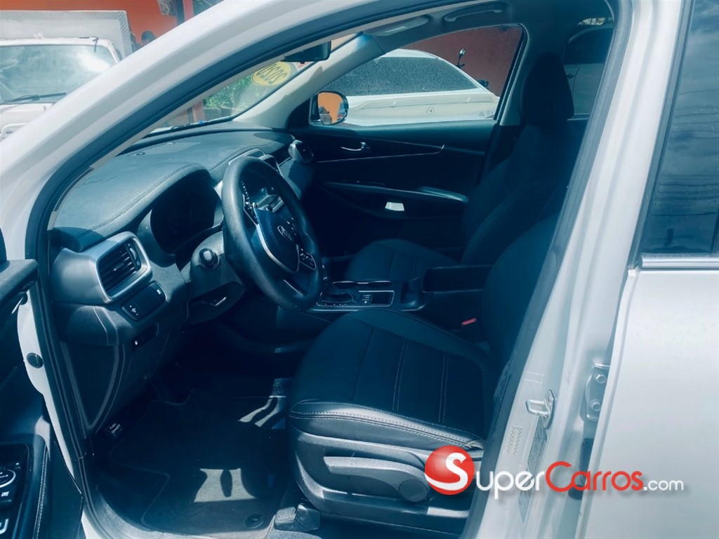 2020 Kia Sorento LX — foto 6 / 7