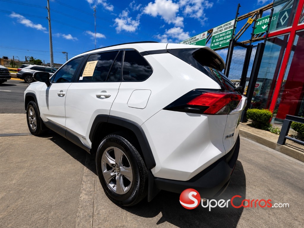 2024 Toyota RAV4 XLE Hybrid — foto 4 / 9
