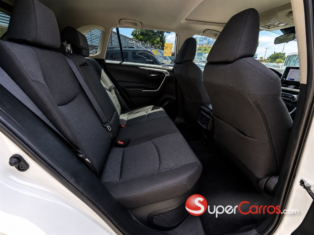 2024 Toyota RAV4 XLE Hybrid — foto 8 / 9