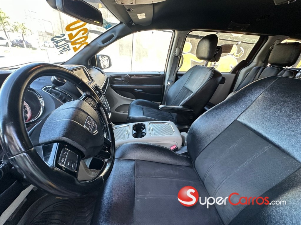 2020 Dodge Caravan SXT — foto 8 / 12