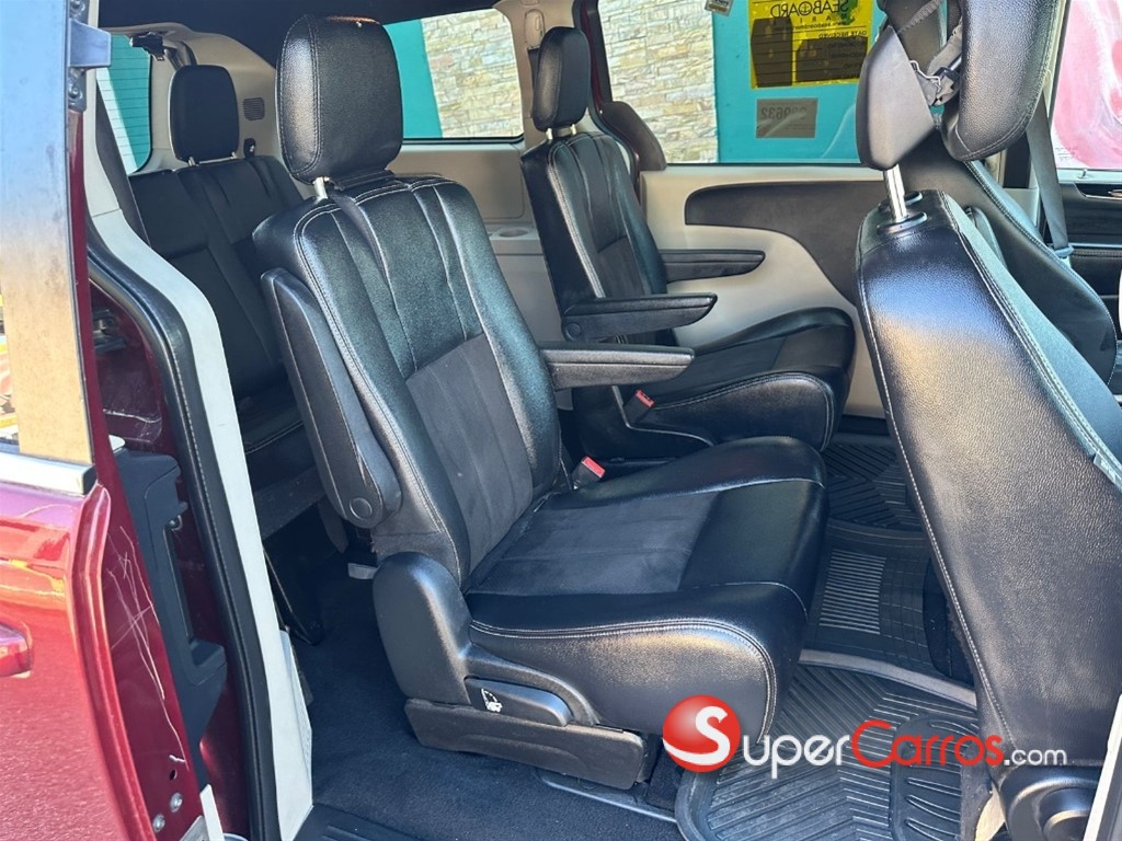 2020 Dodge Caravan SXT — foto 10 / 12