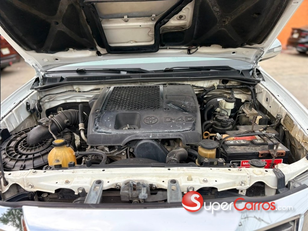 2013 Toyota Hilux — foto 8 / 8