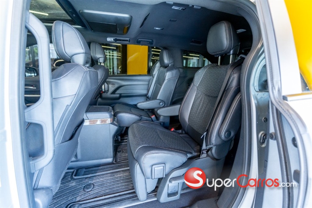 2025 Toyota Sienna PLATINUM — foto 4 / 10
