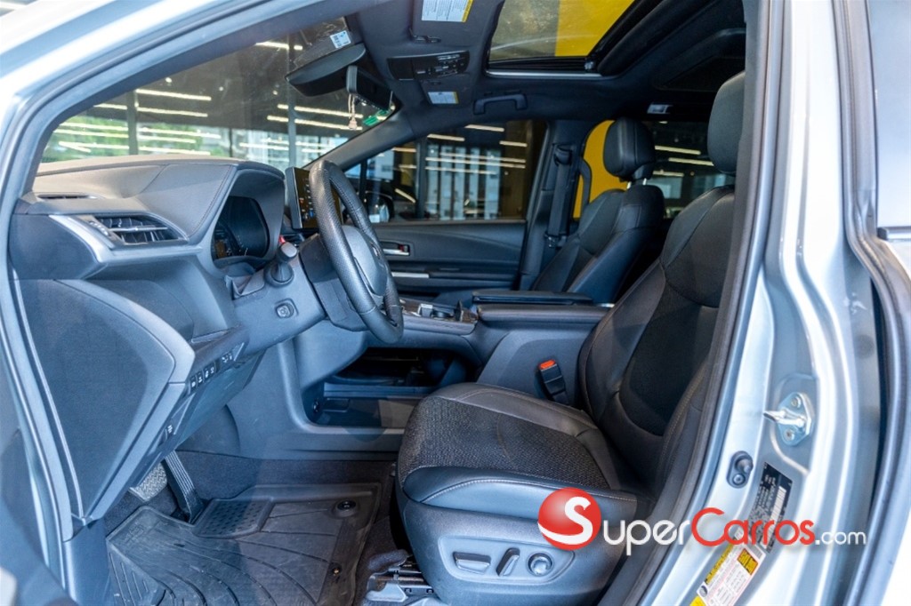 2025 Toyota Sienna PLATINUM — foto 9 / 10