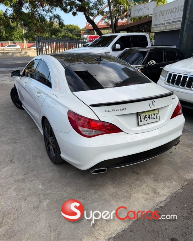 2015 Mercedes-Benz Clase CLA 250 — foto 4 / 8