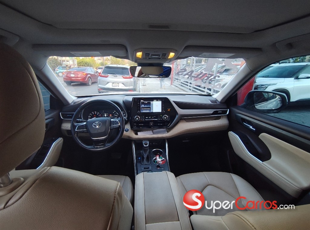 2021 Toyota Highlander XLE — foto 2 / 9