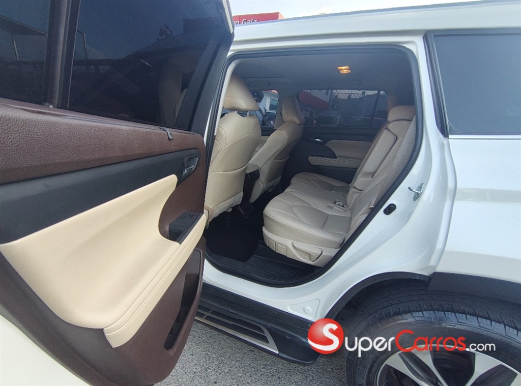 2021 Toyota Highlander XLE — foto 3 / 9