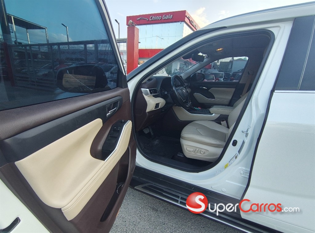 2021 Toyota Highlander XLE — foto 5 / 9