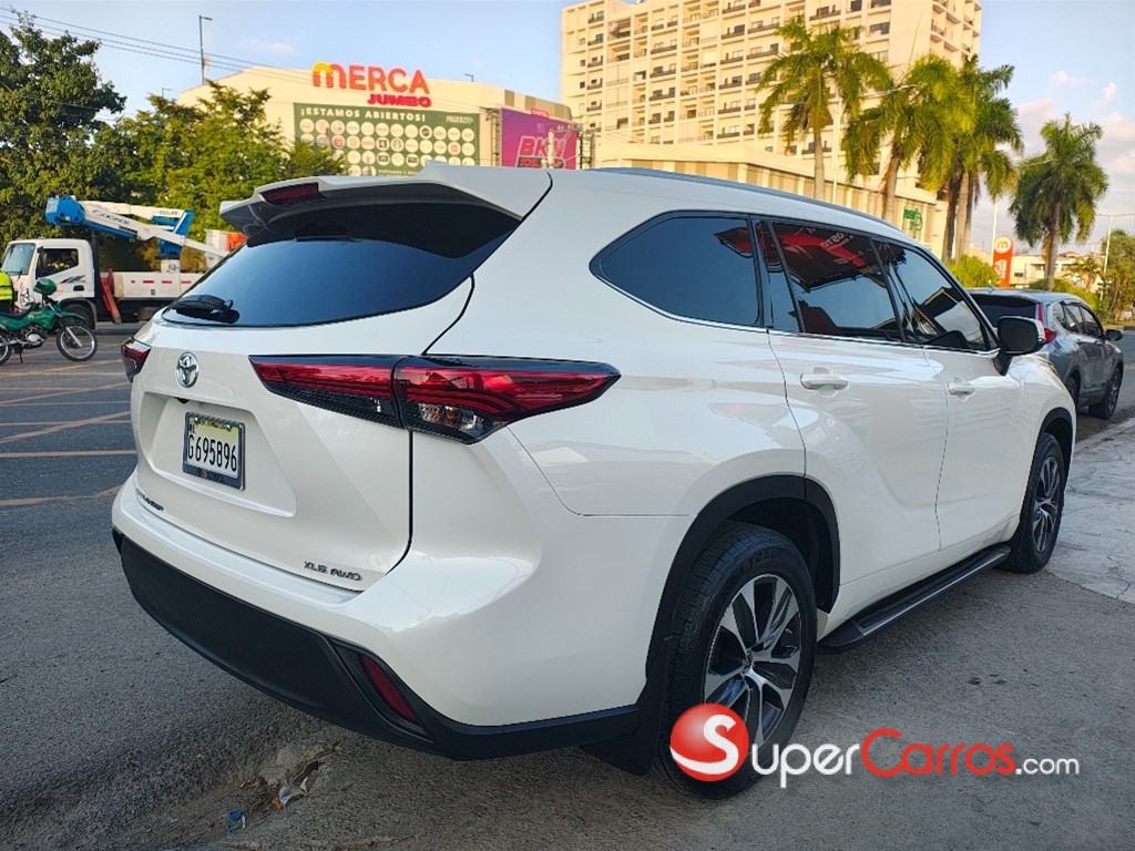 2021 Toyota Highlander XLE — foto 6 / 9