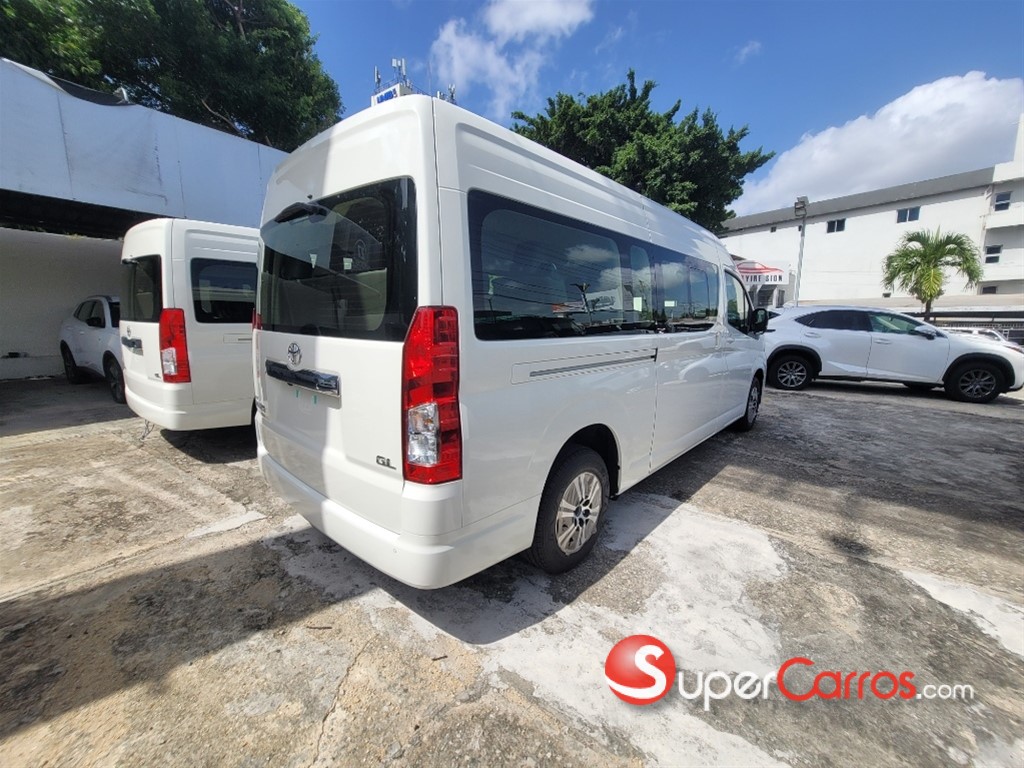 2027 Toyota Hiace GL — foto 2 / 11
