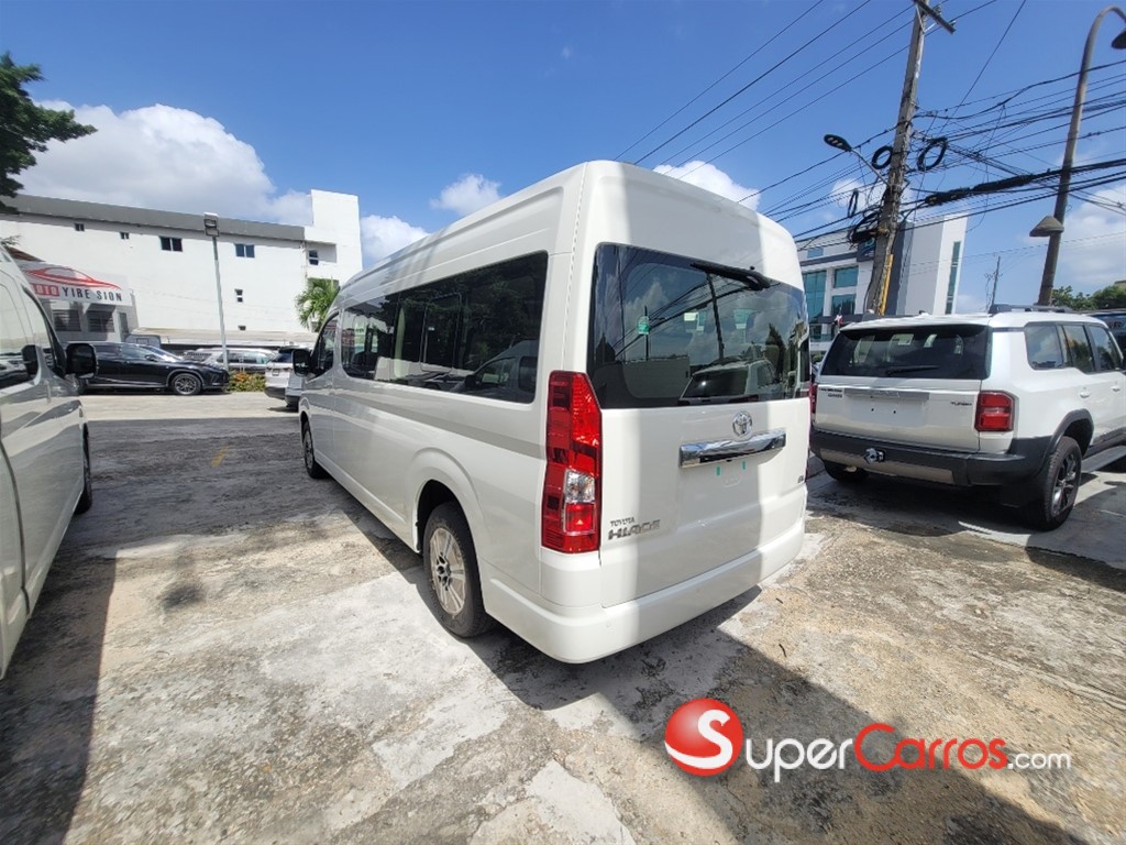2027 Toyota Hiace GL — foto 3 / 11