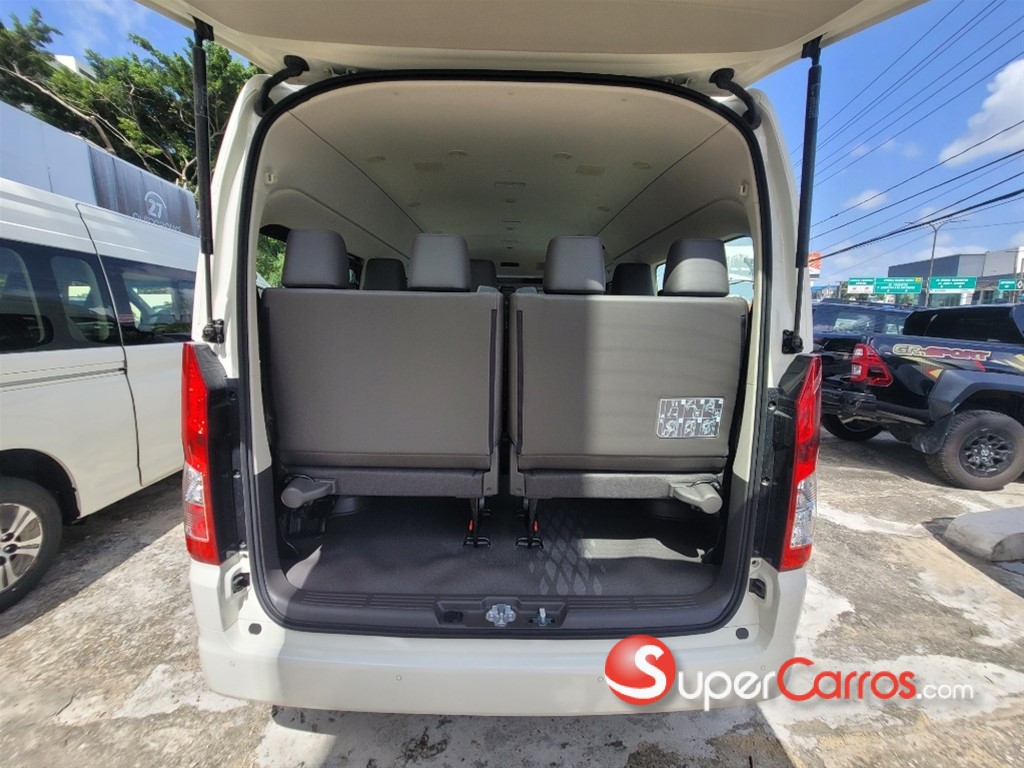 2027 Toyota Hiace GL — foto 4 / 11