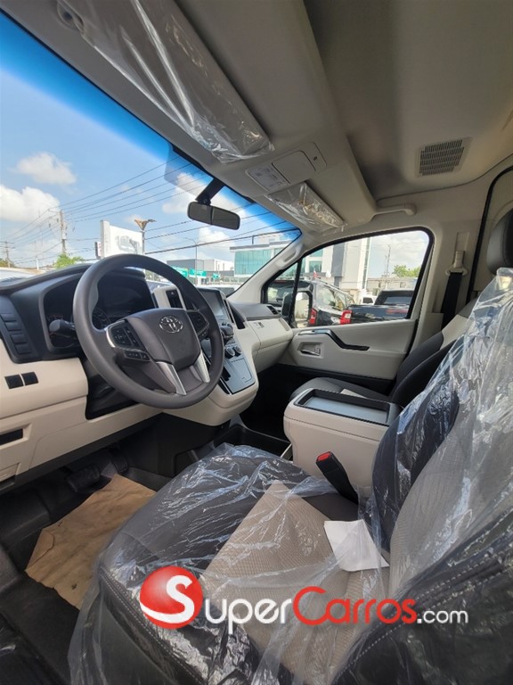 2027 Toyota Hiace GL — foto 5 / 11