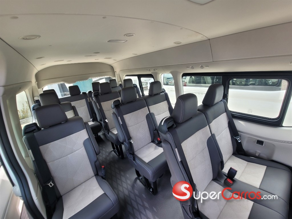2027 Toyota Hiace GL — foto 9 / 11