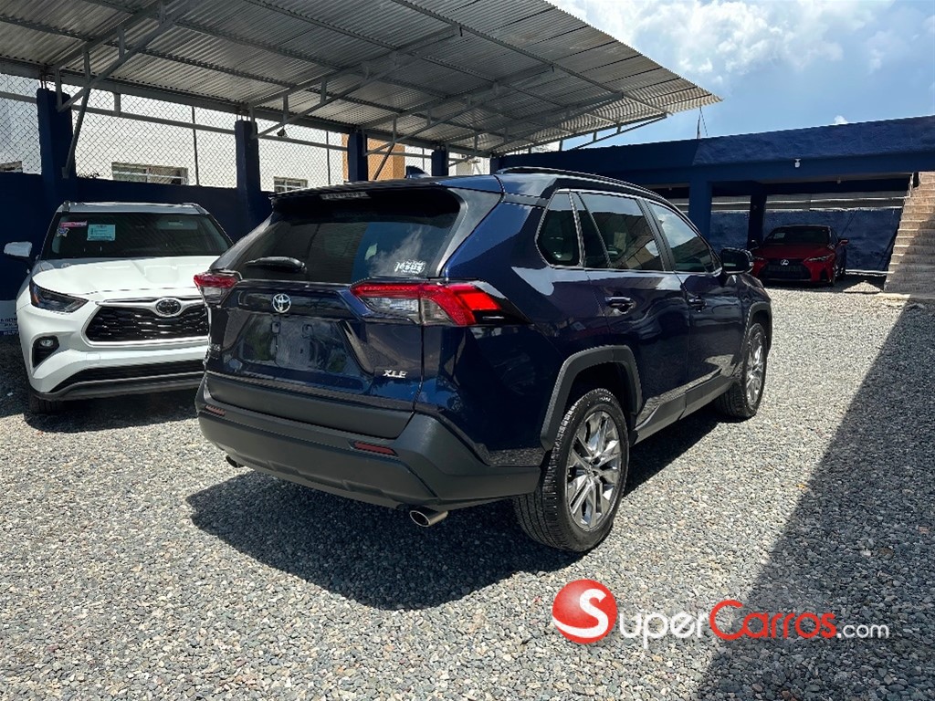 2020 Toyota RAV4 XLE Premium — foto 6 / 10