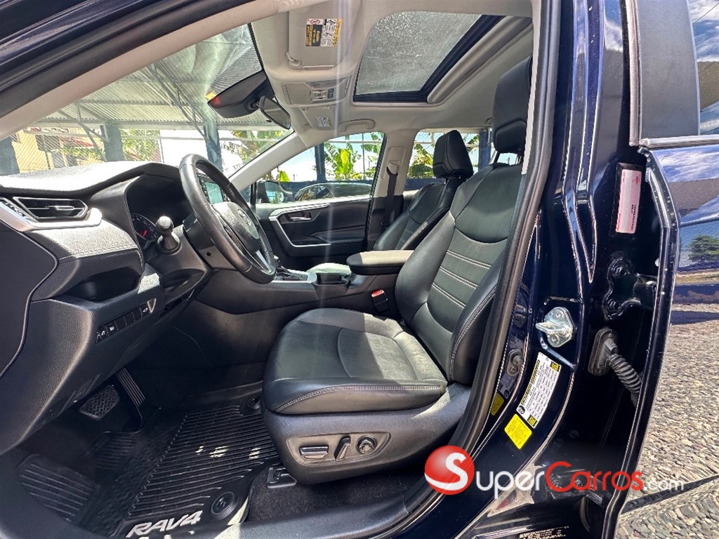 2020 Toyota RAV4 XLE Premium — foto 7 / 10