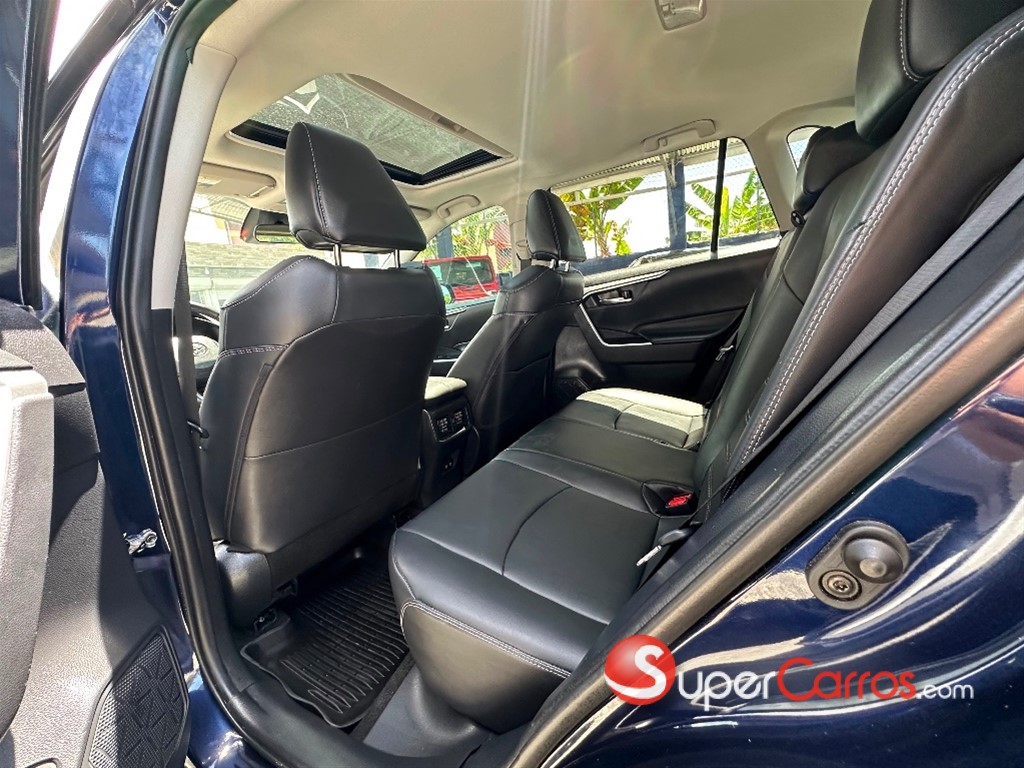 2020 Toyota RAV4 XLE Premium — foto 8 / 10