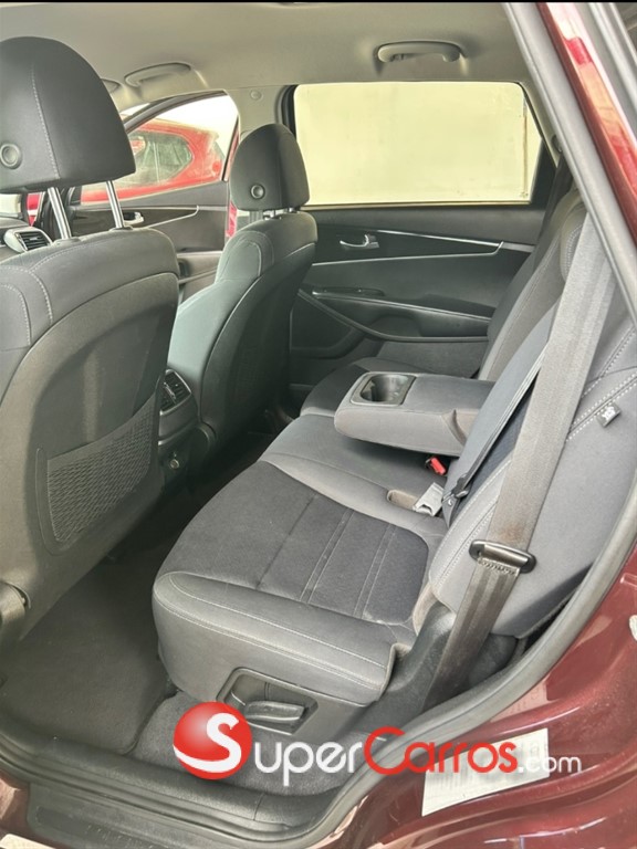 2020 Kia Sorento LX — foto 7 / 10