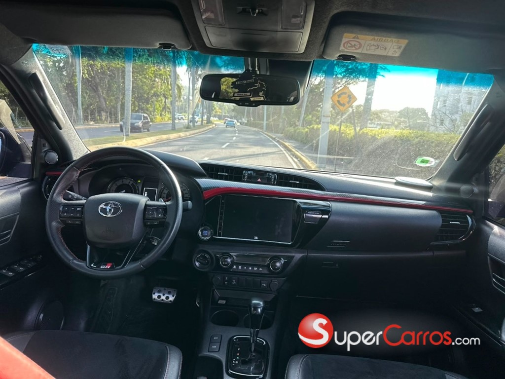 2025 Toyota Hilux GR Sport — foto 4 / 10