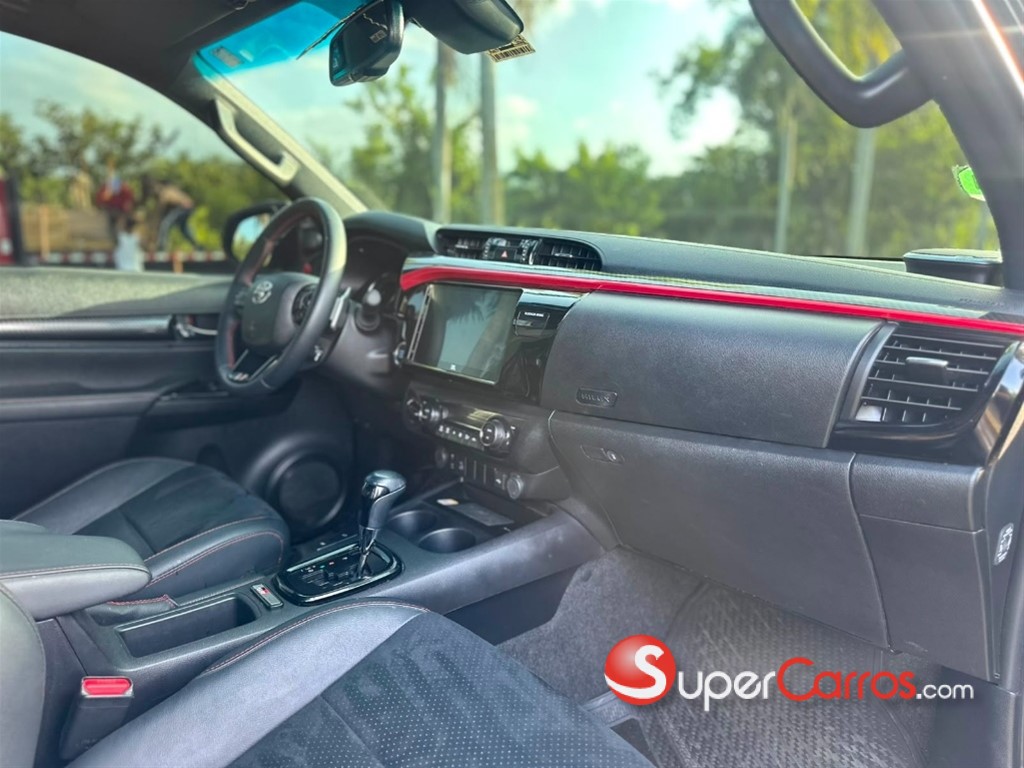 2025 Toyota Hilux GR Sport — foto 6 / 10