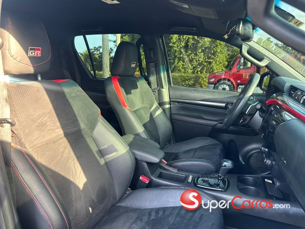 2025 Toyota Hilux GR Sport — foto 7 / 10