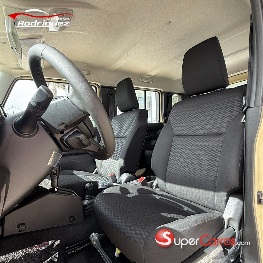 2027 Suzuki Jimny GLX — foto 5 / 8