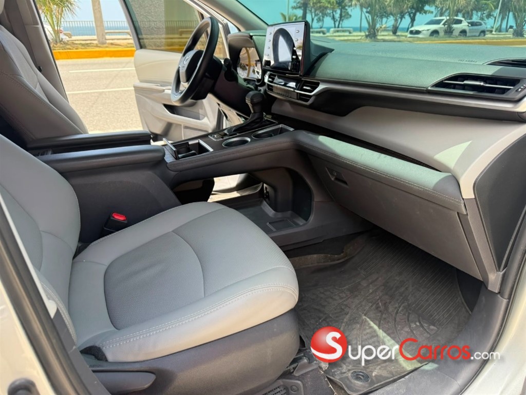 2021 Toyota Sienna LE — foto 3 / 12