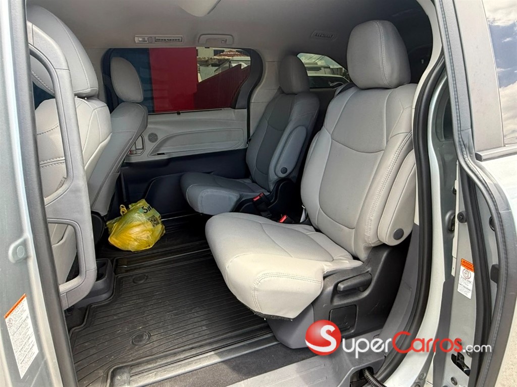 2021 Toyota Sienna LE — foto 6 / 12