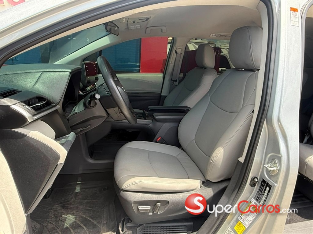 2021 Toyota Sienna LE — foto 7 / 12