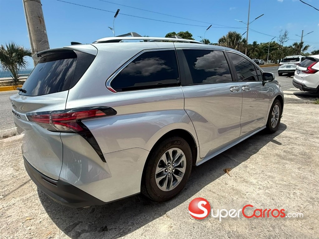 2021 Toyota Sienna LE — foto 8 / 12