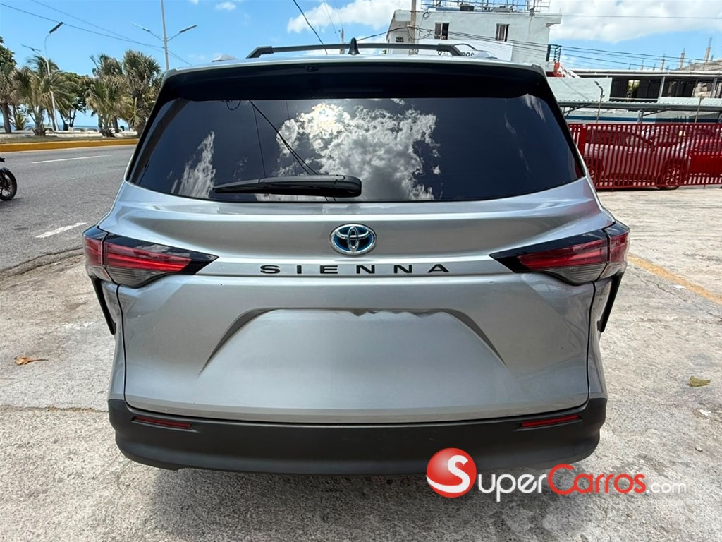 2021 Toyota Sienna LE — foto 9 / 12