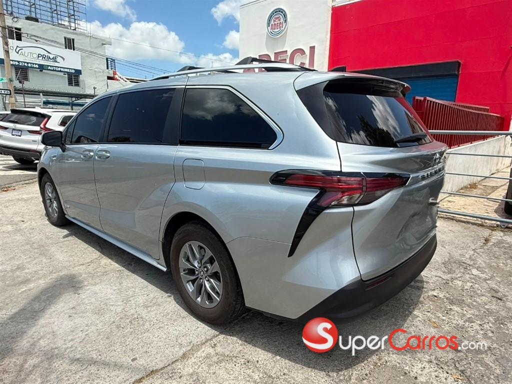 2021 Toyota Sienna LE — foto 10 / 12