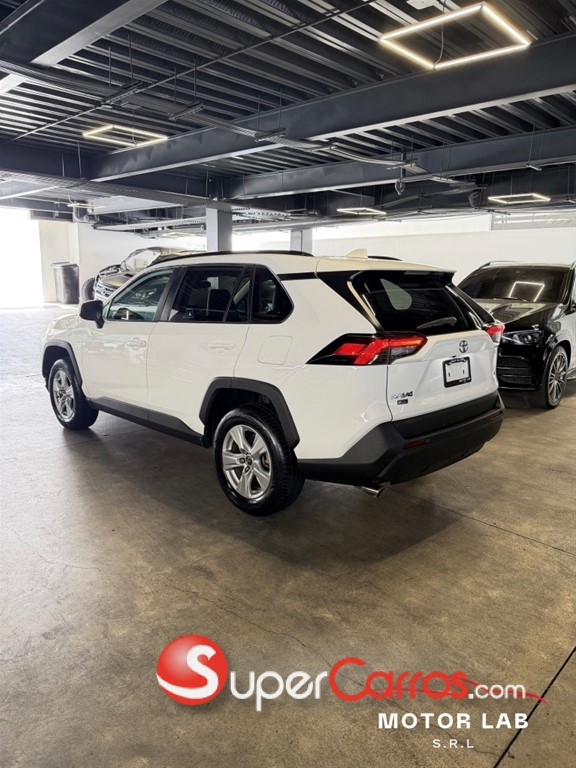 2021 Toyota RAV4 LE — foto 2 / 9