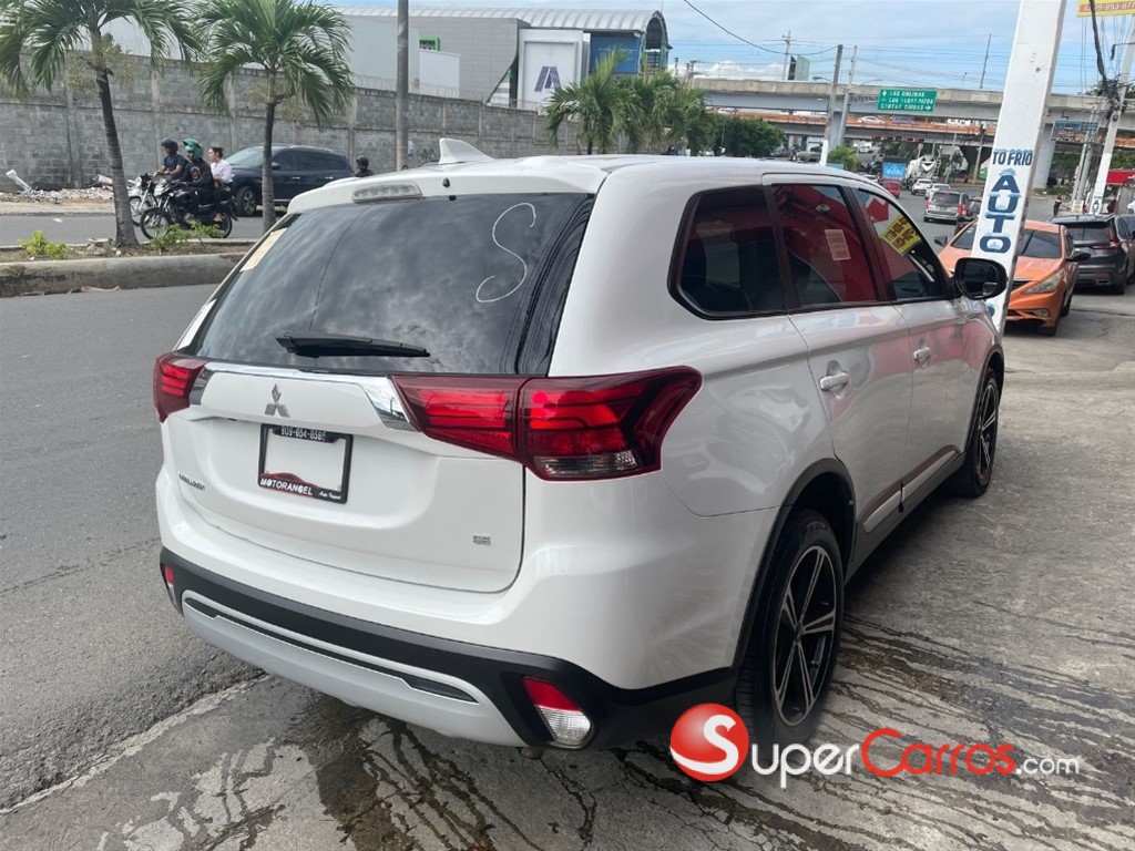 2020 Mitsubishi Motors Outlander SEL — foto 3 / 11