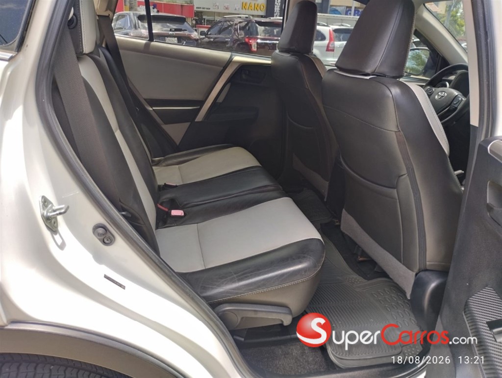 2013 Toyota RAV4 XLE — foto 8 / 11