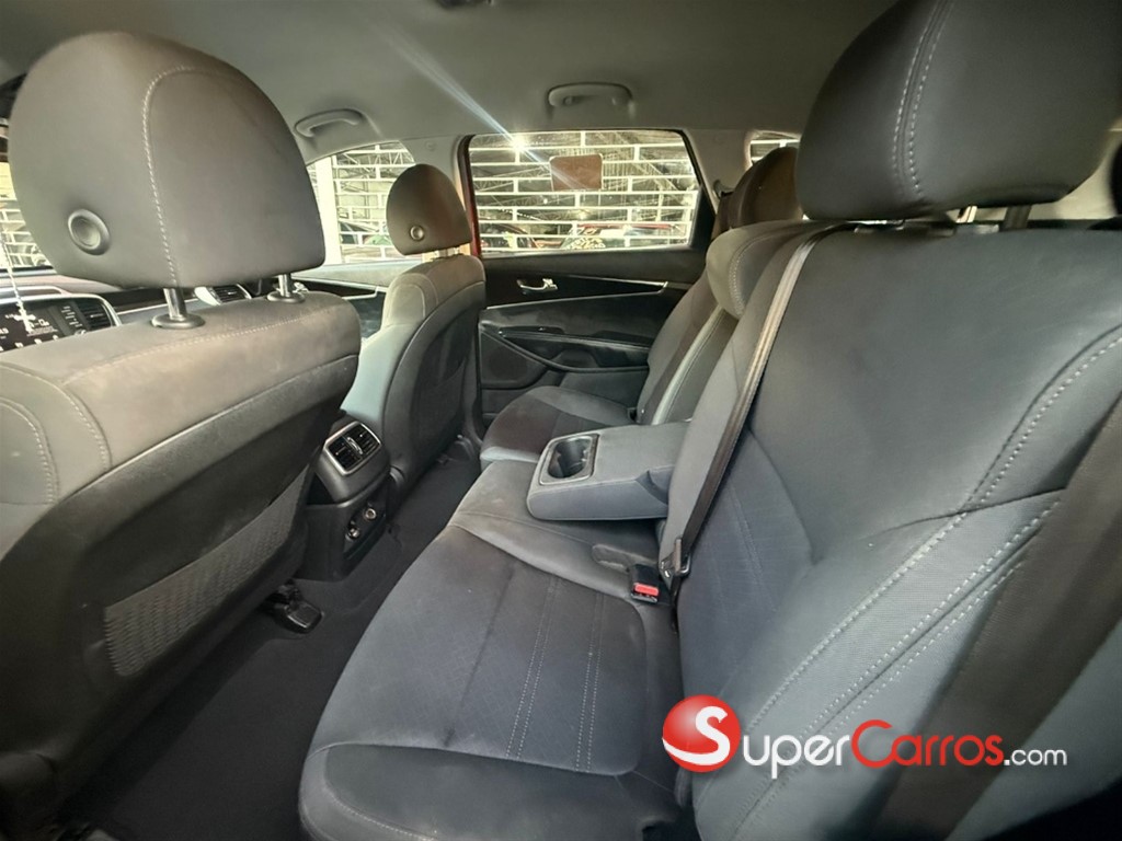 2020 Kia Sorento LX — foto 11 / 12