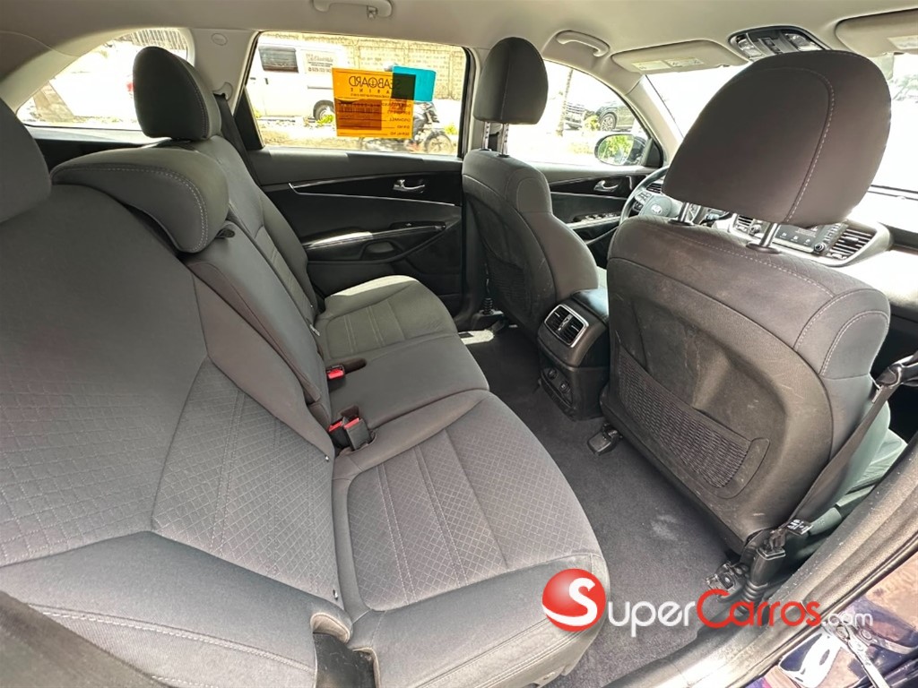 2020 Kia Sorento LX — foto 8 / 12