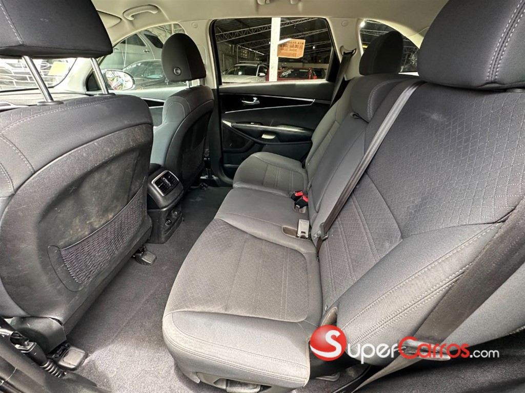 2020 Kia Sorento LX — foto 9 / 12
