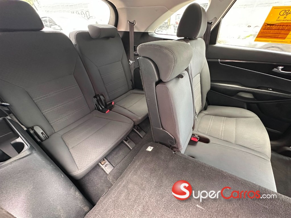 2020 Kia Sorento LX — foto 10 / 12