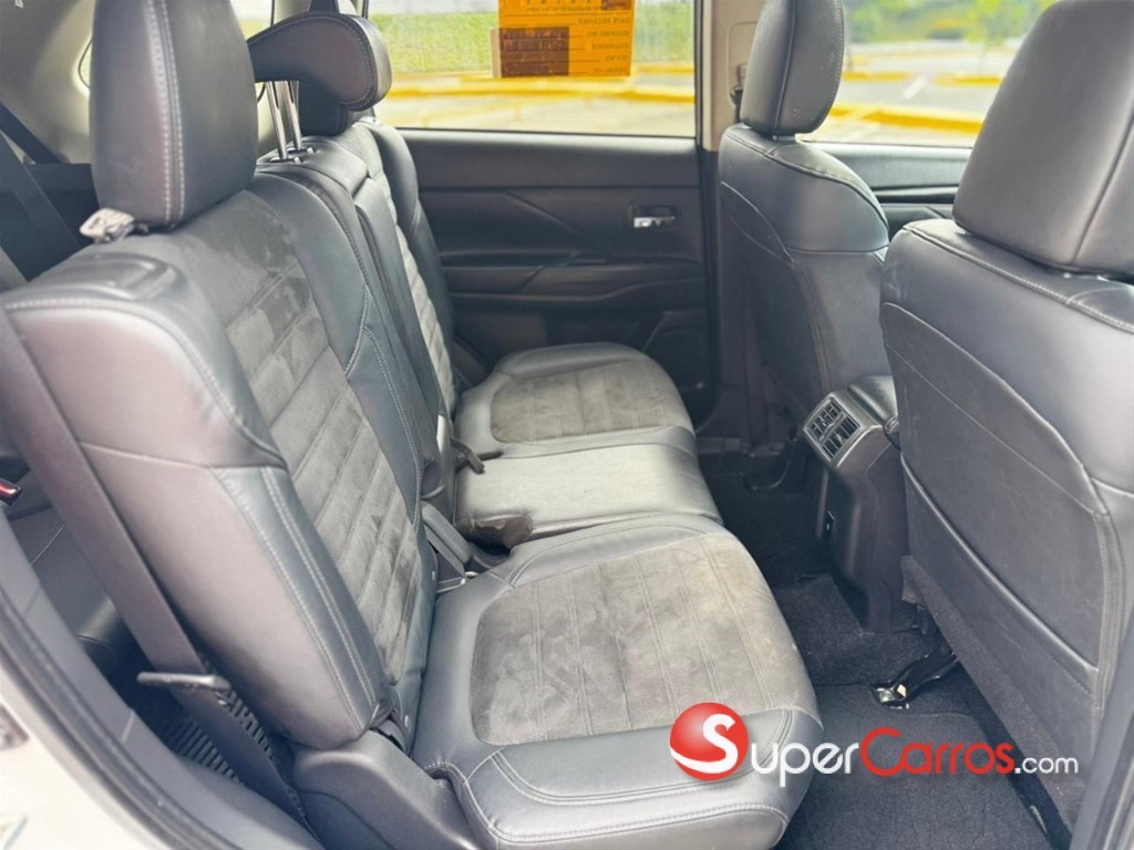 2020 Mitsubishi Motors Outlander SE — foto 9 / 12