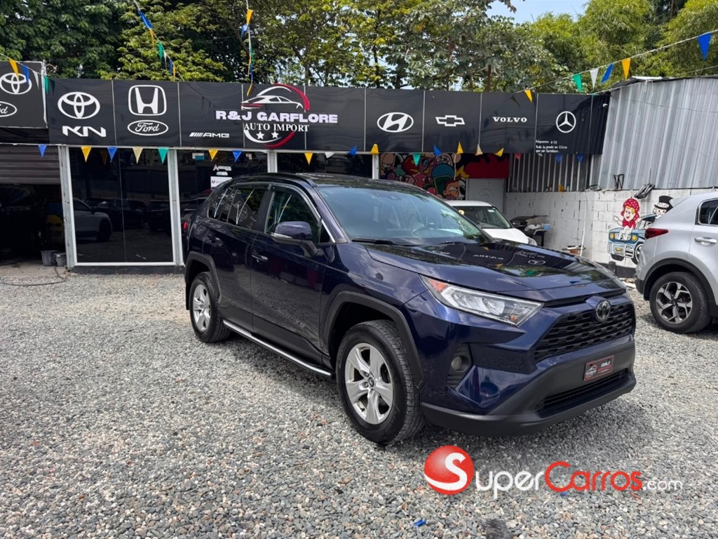 2020 Toyota RAV4 XLE — foto 1 / 12