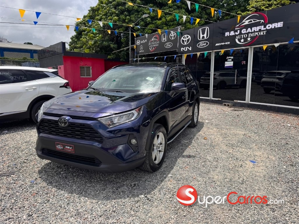 2020 Toyota RAV4 XLE — foto 2 / 12