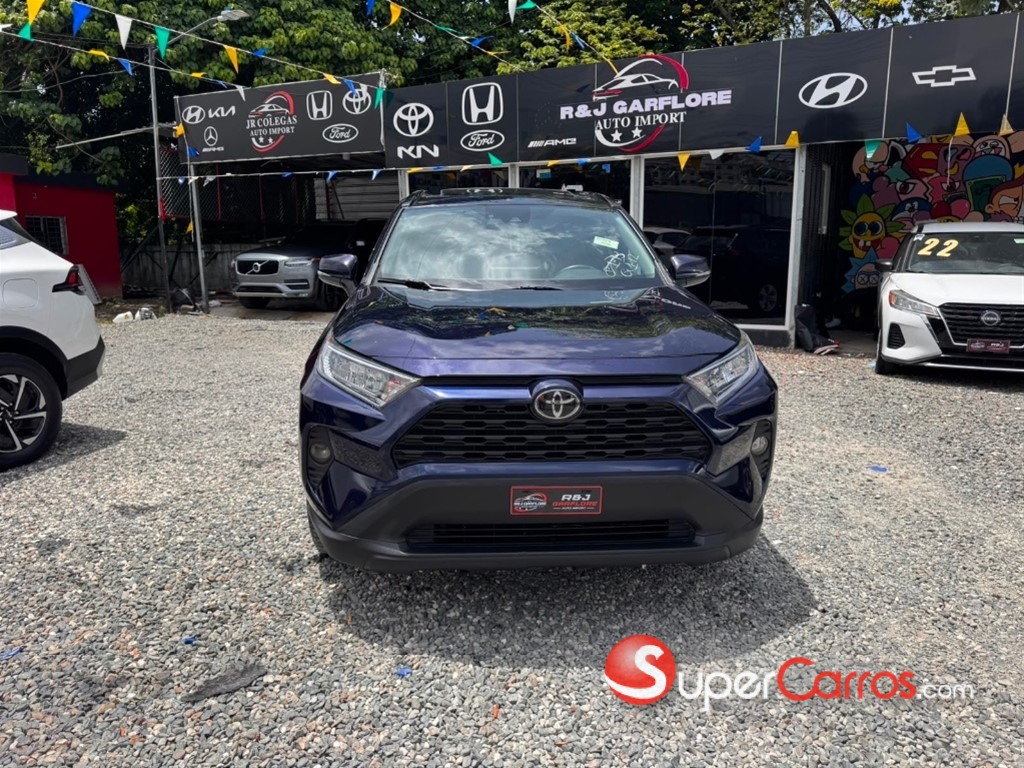 2020 Toyota RAV4 XLE — foto 3 / 12