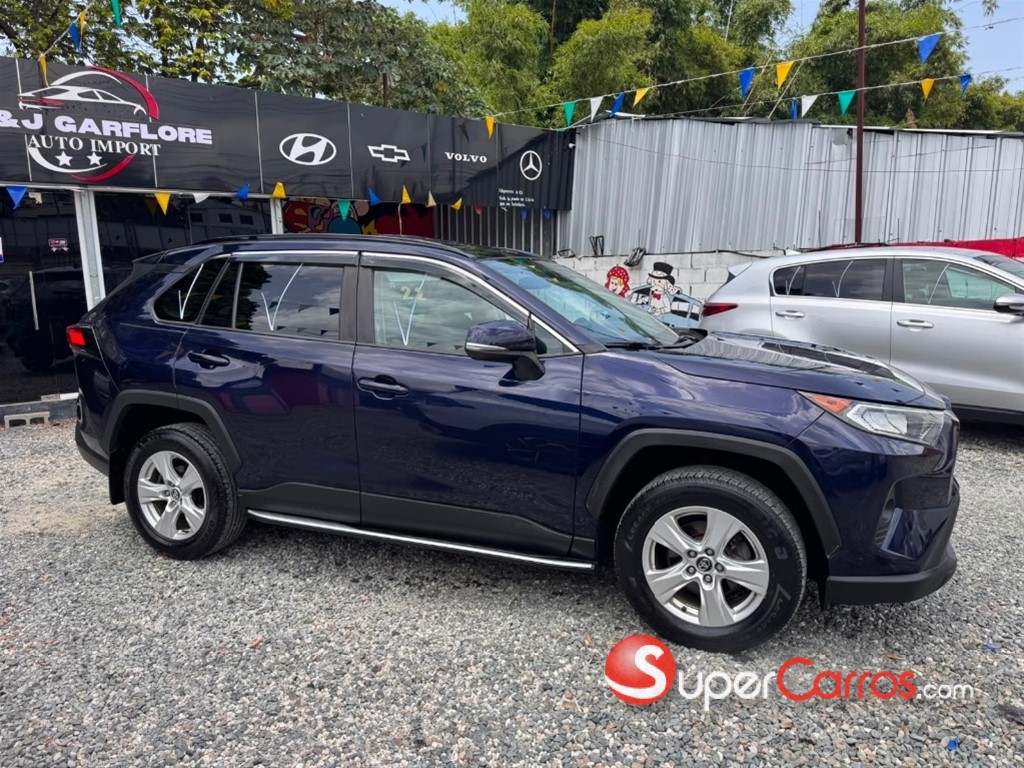 2020 Toyota RAV4 XLE — foto 4 / 12