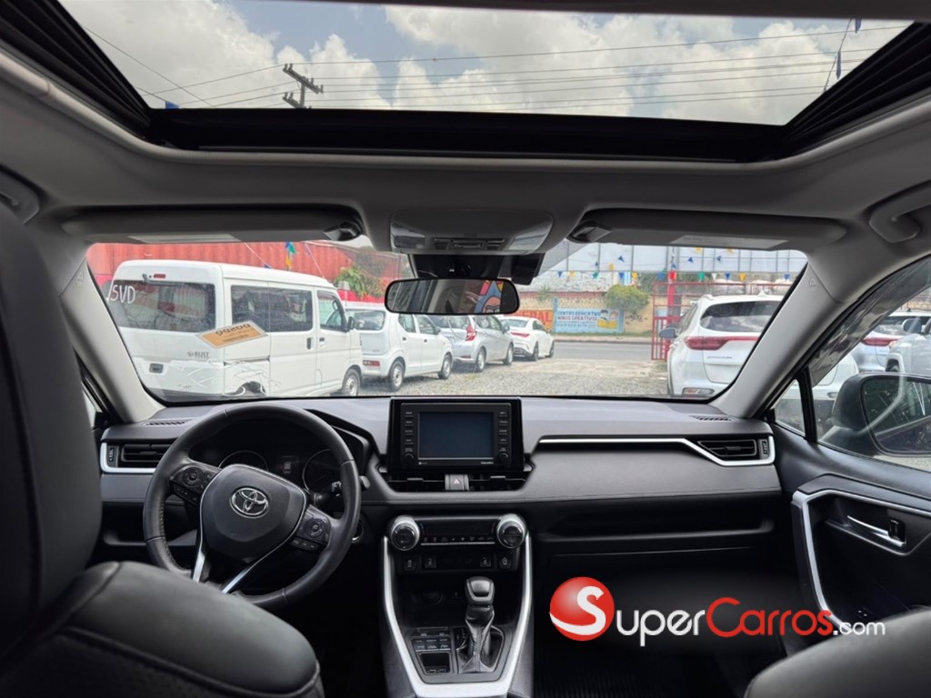 2020 Toyota RAV4 XLE — foto 5 / 12