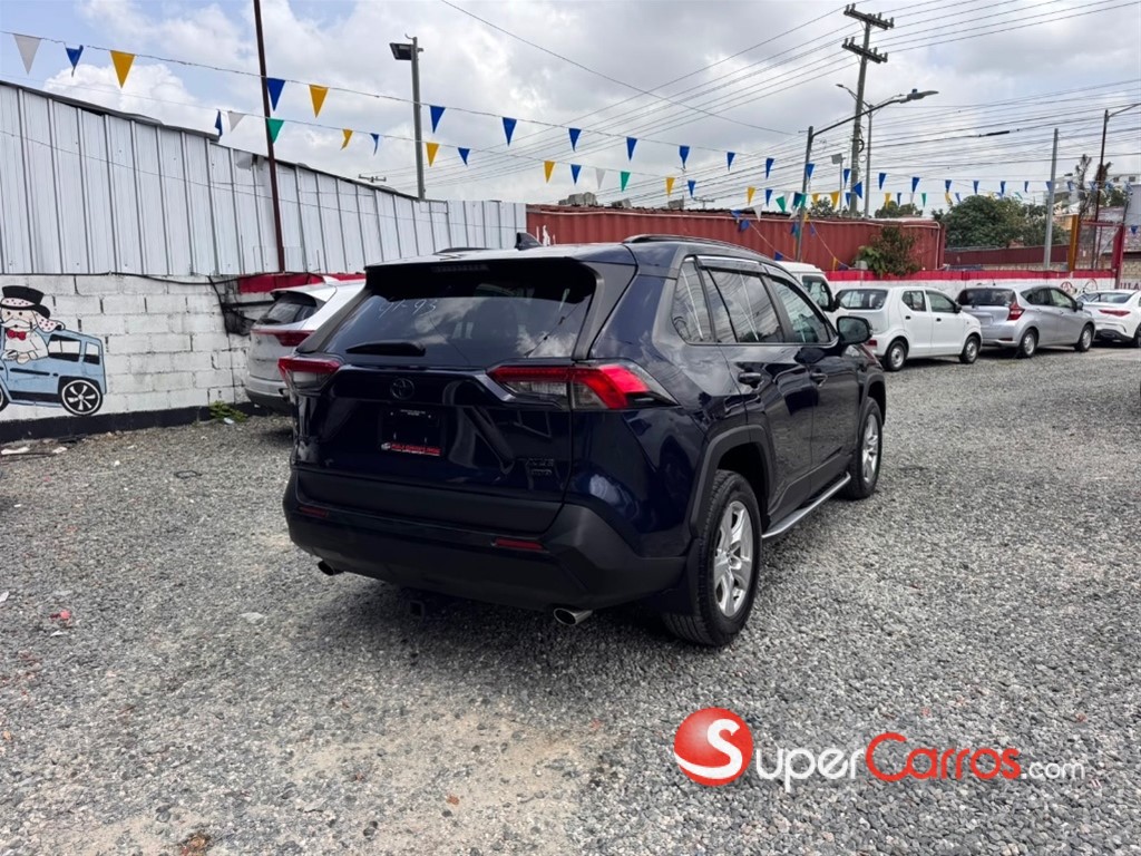 2020 Toyota RAV4 XLE — foto 6 / 12