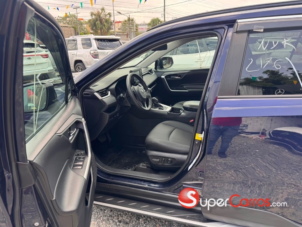 2020 Toyota RAV4 XLE — foto 7 / 12